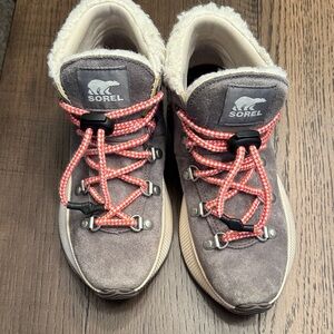Sorel Kids Gray Suede Lace-Up Shoes with Coral Laces